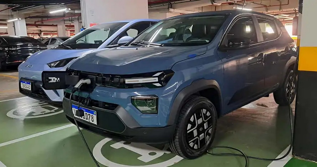 Carros elétricos batem recorde no Brasil: 17 mil unidades vendidas em abril