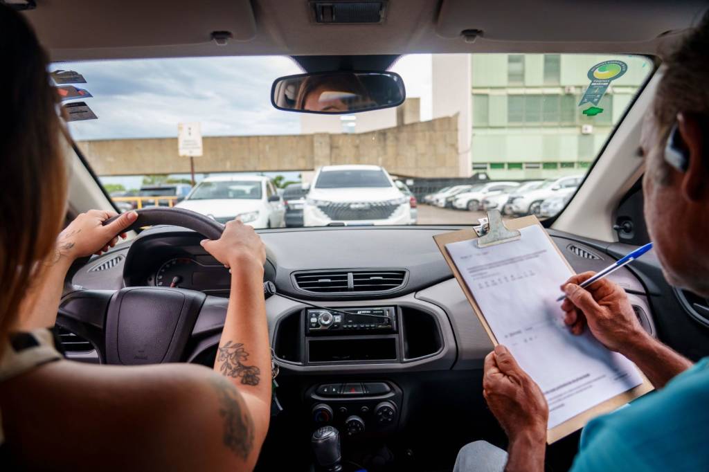 Exame toxicológico passa a ser obrigatório para primeira CNH de carro e moto em todo o Brasil