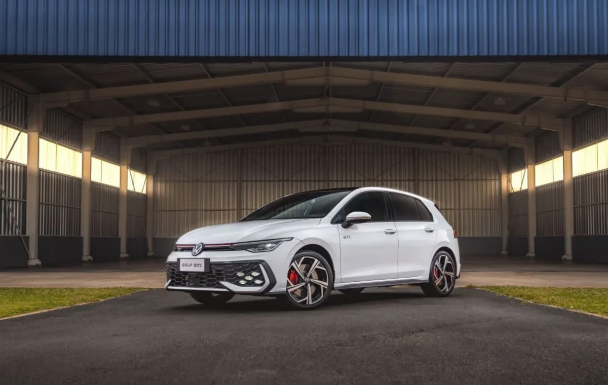 Golf GTI recebe novo lote no Brasil por R$ 430 mil: veja as regras para comprar o esportivo