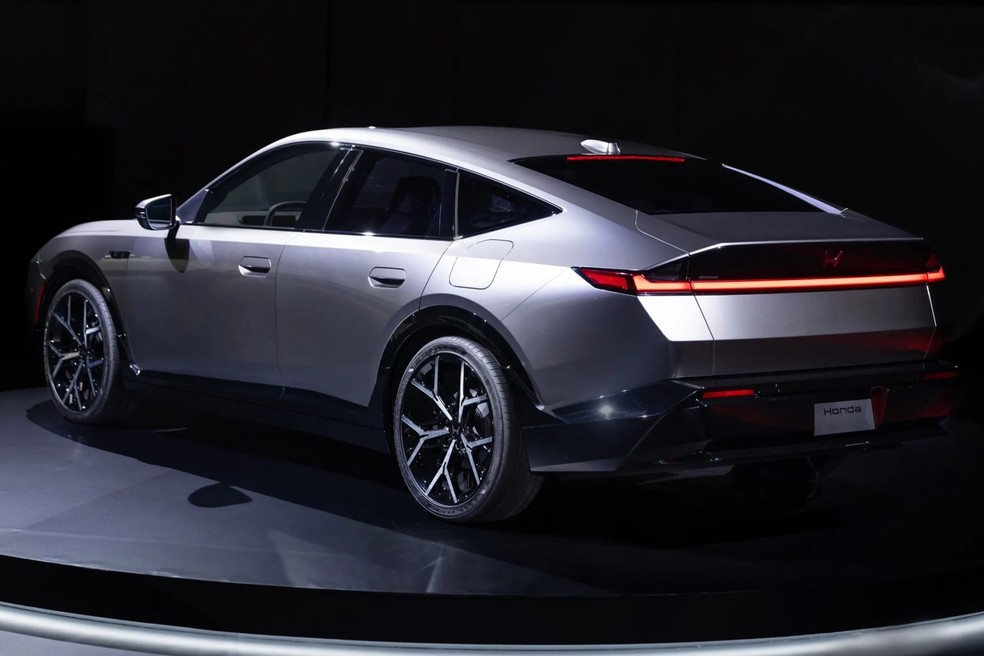 Honda Civic ganha geração inédita com visual revolucionário e plataforma híbrida