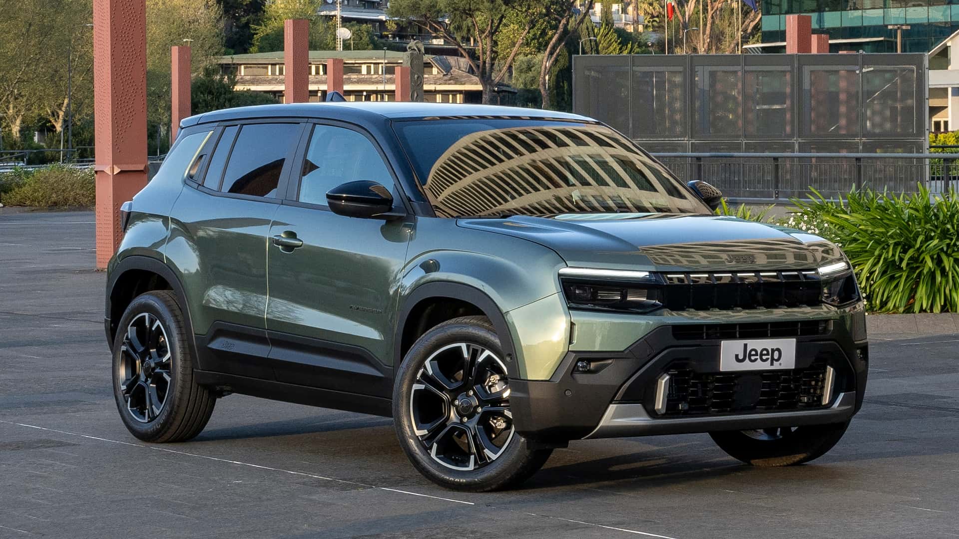 Jeep Avenger ganha facelift na Europa com Matrix LED e interior mais refinado