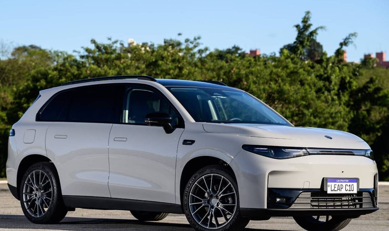 Guerra dos SUVs elétricos: Leapmotor C10 ganha desconto de R$ 50 mil e BYD Song Pro responde com oferta de até R$ 116 mil