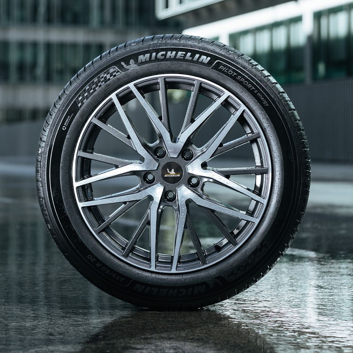 Novo Michelin Primacy 5 chega ao Brasil para SUVs, sedãs e carros elétricos