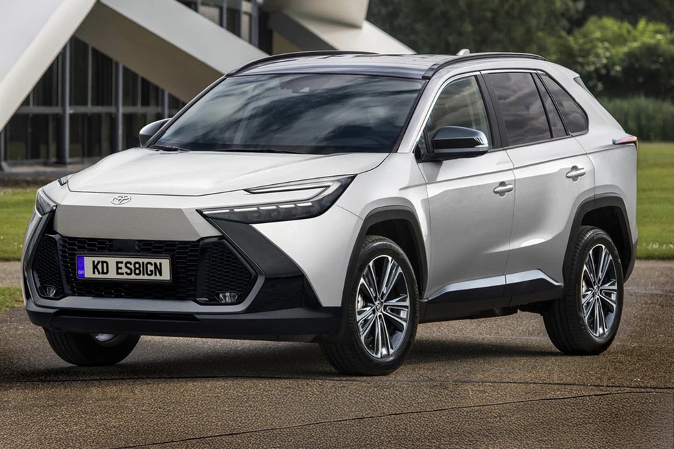 Novo Toyota Corolla Cross terá versão de 7 lugares para rivalizar com Jeep Commander