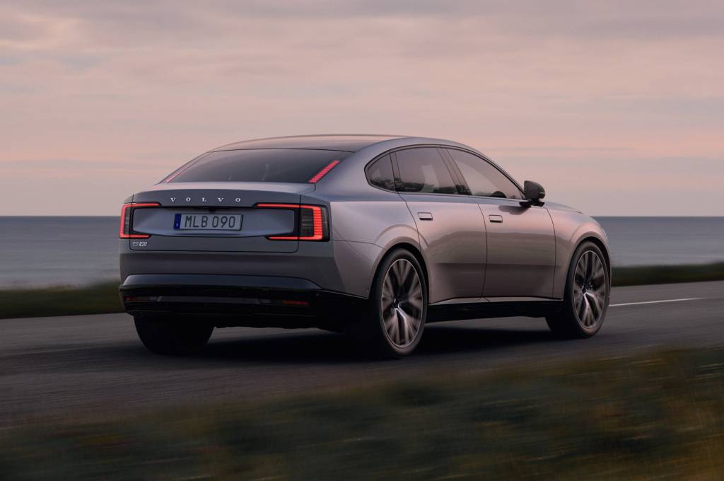 Volvo ES90: sedã elétrico de até 670 cv chega ao Brasil em agosto com arquitetura 800 volts