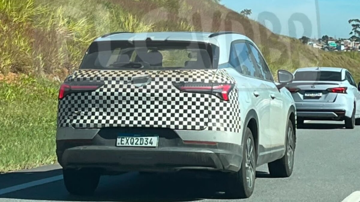 Chevrolet Captiva híbrido plug-in é flagrado em testes e será montado no Brasil para enfrentar GWM e BYD