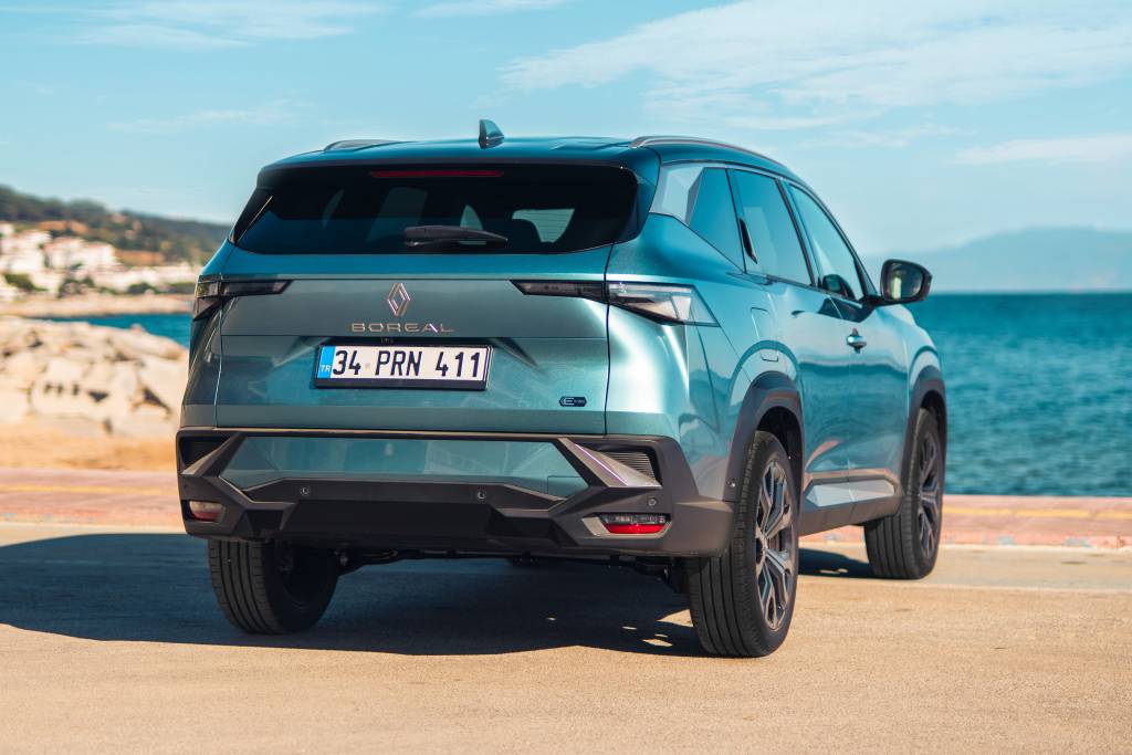 Fábrica na Turquia começa a produzir o Renault Boreal híbrido com promessa de consumo de 21 km/l