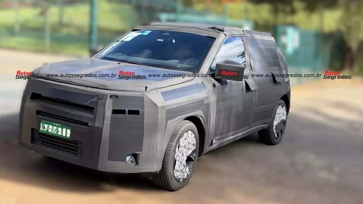 Flagra revela que o futuro Fiat Argo nacional será mais simples e menos colorido que o Fiat Grande Panda 