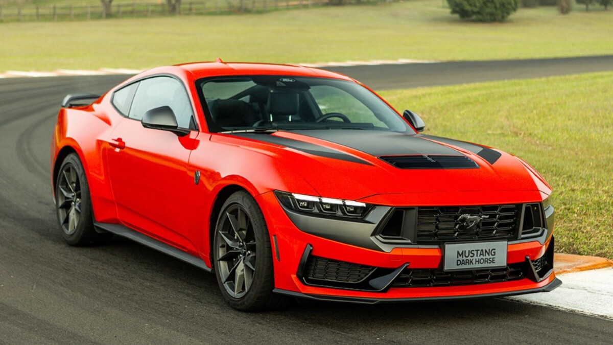 Ford Mustang pode ganhar versão de quatro portas e se transformar em uma família de modelos 