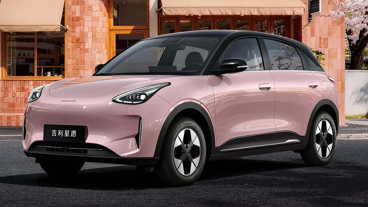 Geely EX2 lidera vendas na China em 2026 enquanto BYD Dolphin Mini despenca quase 70%
