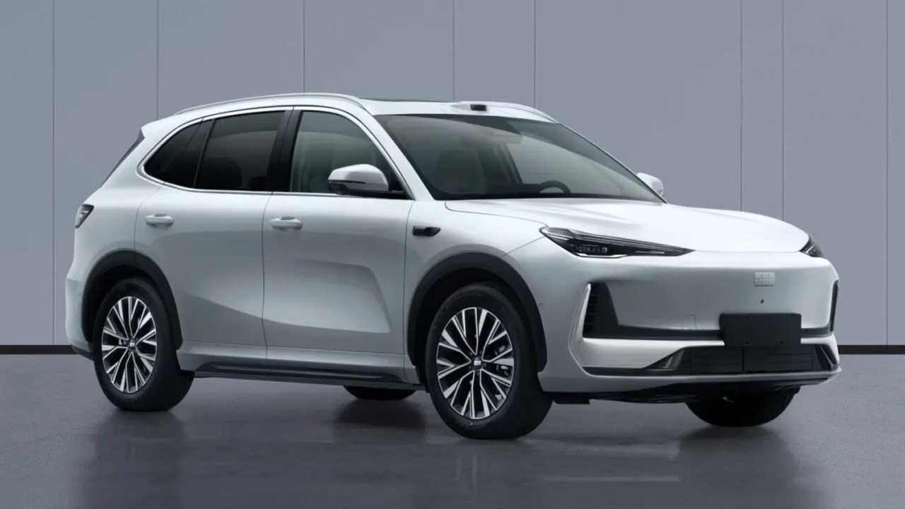 Geely EX5 recebe atualização na China com motor de 333 cv, tração traseira e maçanetas convencionais