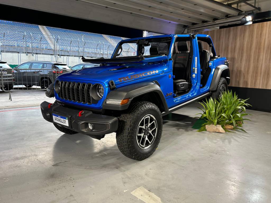 Jeep Scrambler retorna como picape esportiva SRT com motor V8 e bancos que giram 180 graus