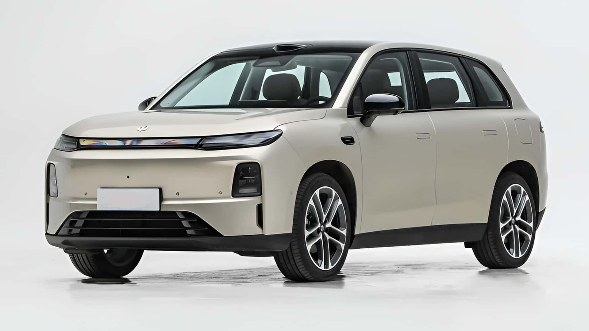 Leapmotor C10 ganha novo visual, mais potência e até 190 km de autonomia elétrica antes da produção nacional