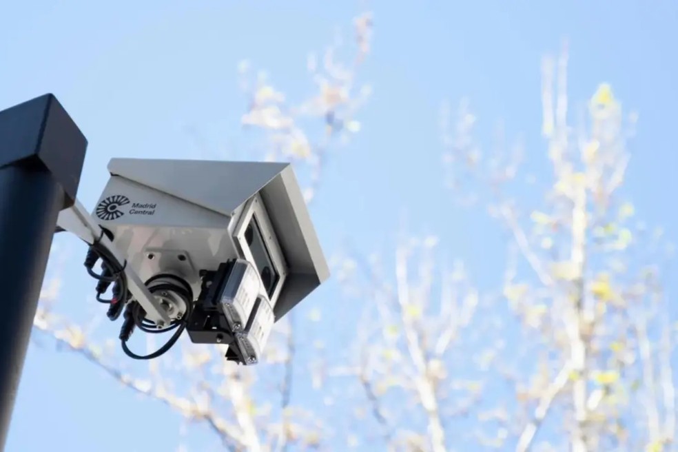 Radar do futuro: tecnologia pode identificar dispositivos eletrônicos de todos os passageiros do carro