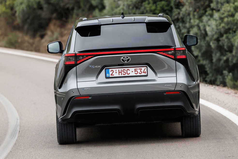 Toyota bZ4X: o primeiro elétrico da marca no Brasil está a caminho