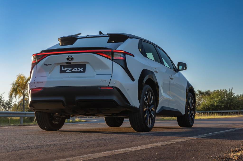 Toyota bZ4X: SUV elétrico chega ao Brasil por R$ 419.990 em lote de apenas 99 unidades
