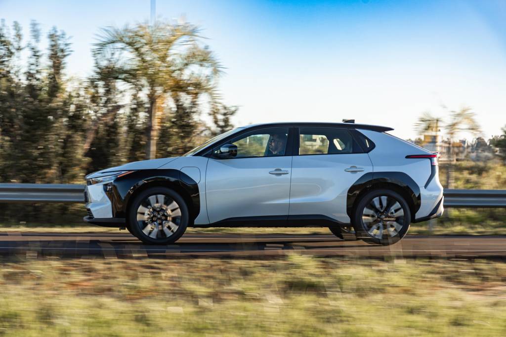 Toyota bZ4X: SUV elétrico chega ao Brasil por R$ 419.990 em lote de apenas 99 unidades