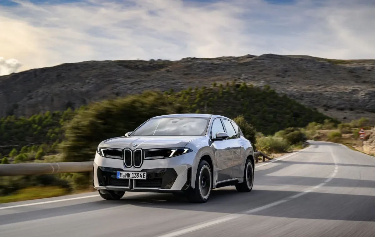 BMW iX3 tem preço revelado e estreia como o elétrico de maior autonomia do Brasil; veja os números