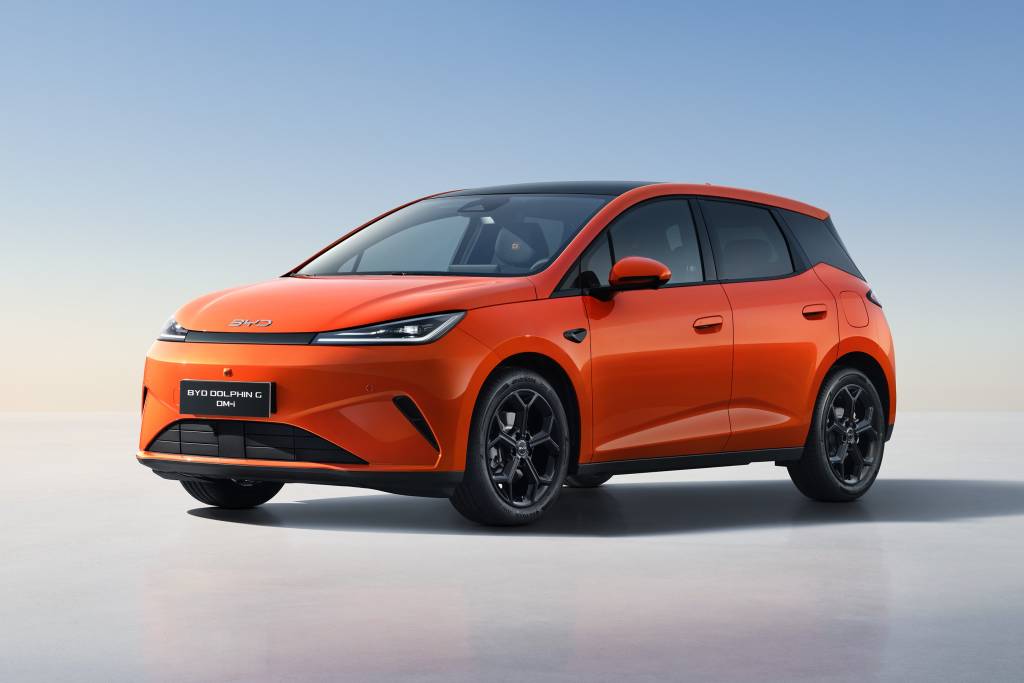 BYD Dolphin G híbrido será produzido na Bahia e chega ao Brasil em 2027