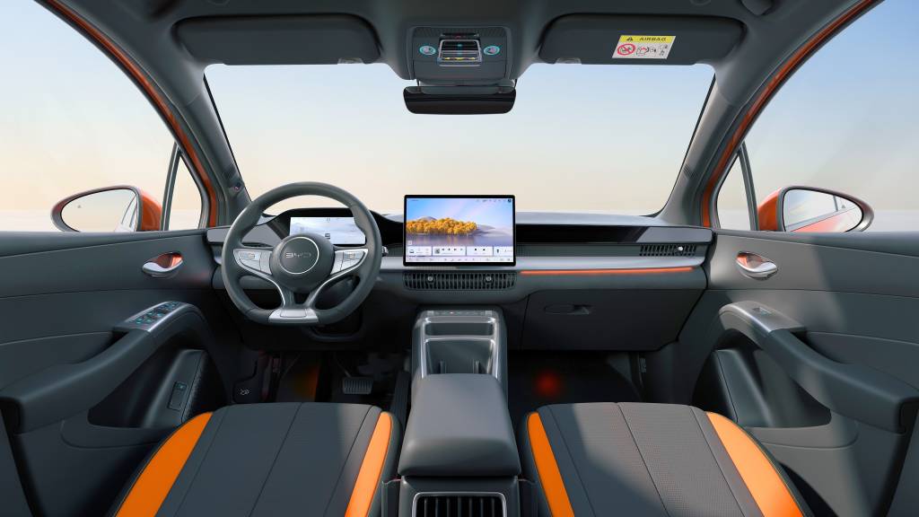BYD Dolphin G híbrido será produzido na Bahia e chega ao Brasil em 2027