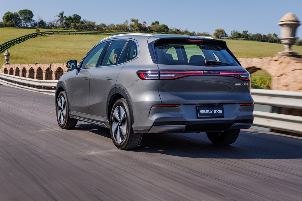 Ford e Geely fecham joint-venture para fabricar SUV elétrico na Espanha