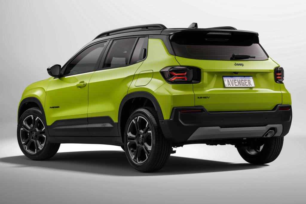 Jeep Avenger já está sendo produzido no Brasil com motor híbrido leve em todas as versões