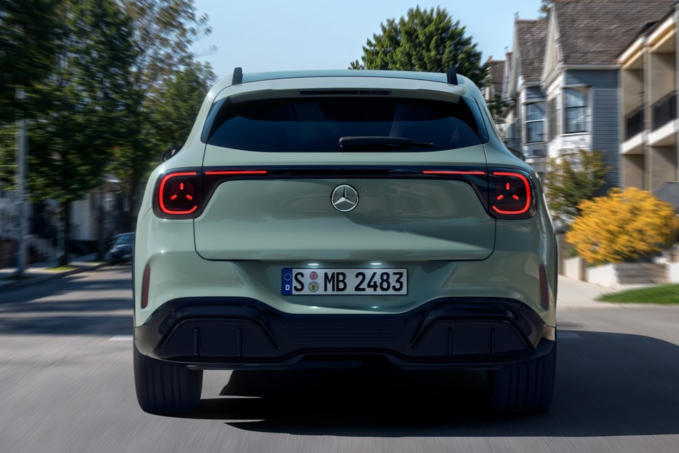 Novo Mercedes-Benz GLA: teto estrelado, quase 40 polegadas de telas e até 657 km de autonomia