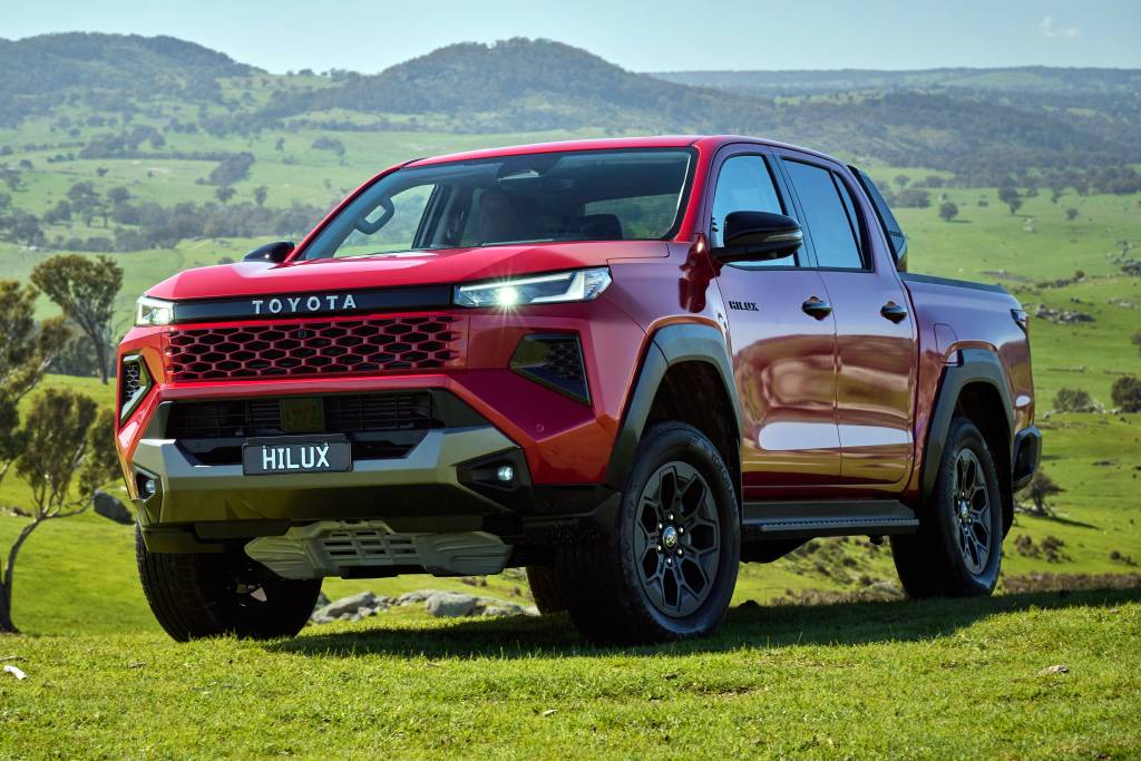 Toyota Hilux 2028 é flagrada em testes no Brasil e terá opções elétrica e híbrida