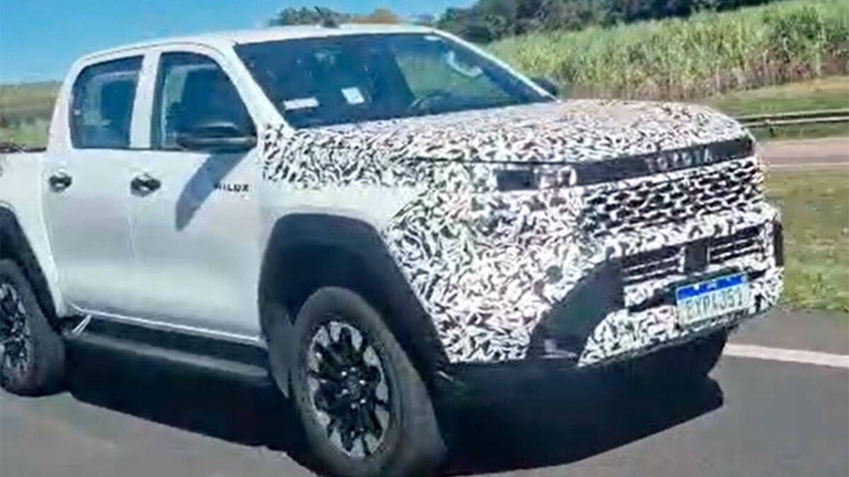 Toyota Hilux 2028 é flagrada em testes no Brasil e terá opções elétrica e híbrida