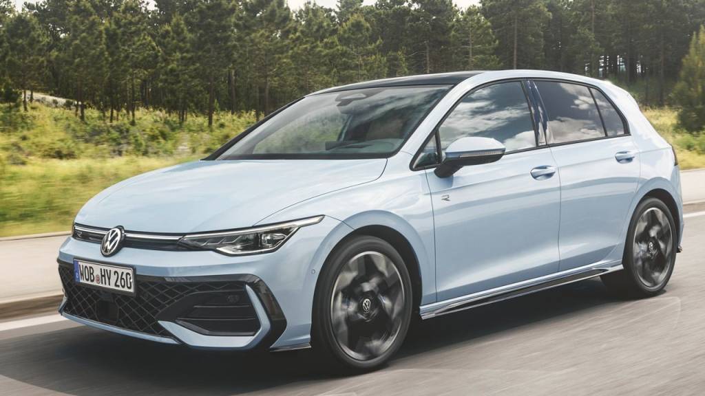 Volkswagen lança Golf e T-Roc com motor híbrido pleno que chegará ao Brasil em versão flex
