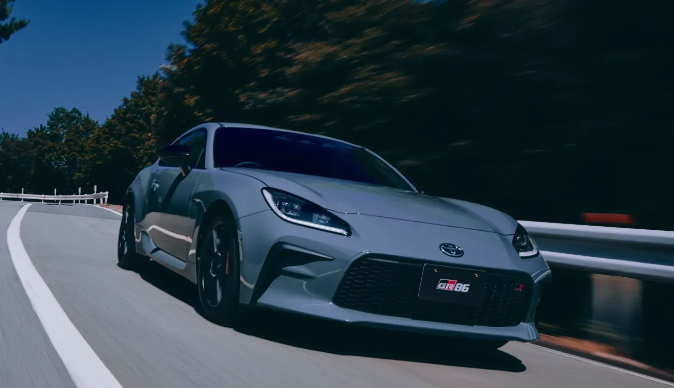 Toyota GR86 atualizado: direção, câmbio e pedais ganham refinamentos para 2026