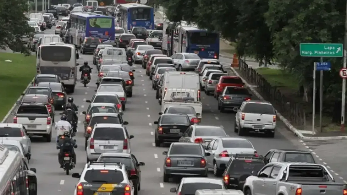 Carros podem ganhar uma espécie de “tornozeleira eletrônica”; entenda a nova regra do Contran 