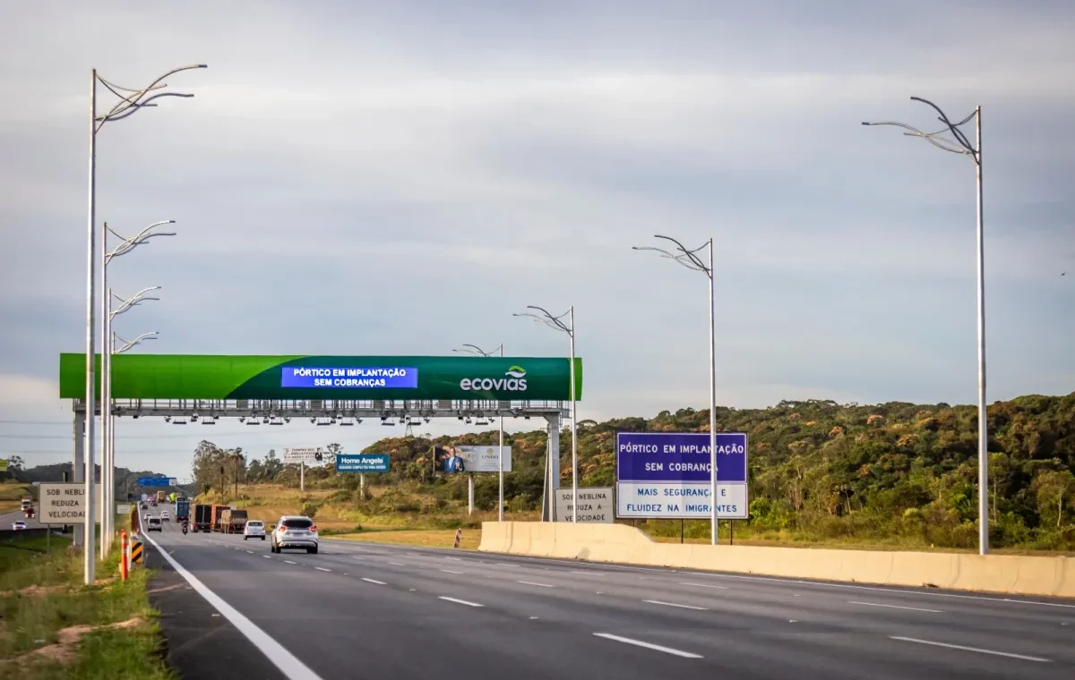 CNH do Brasil ganha novo recurso e passa a exibir passagens em pedágios free flow: entenda como funciona 