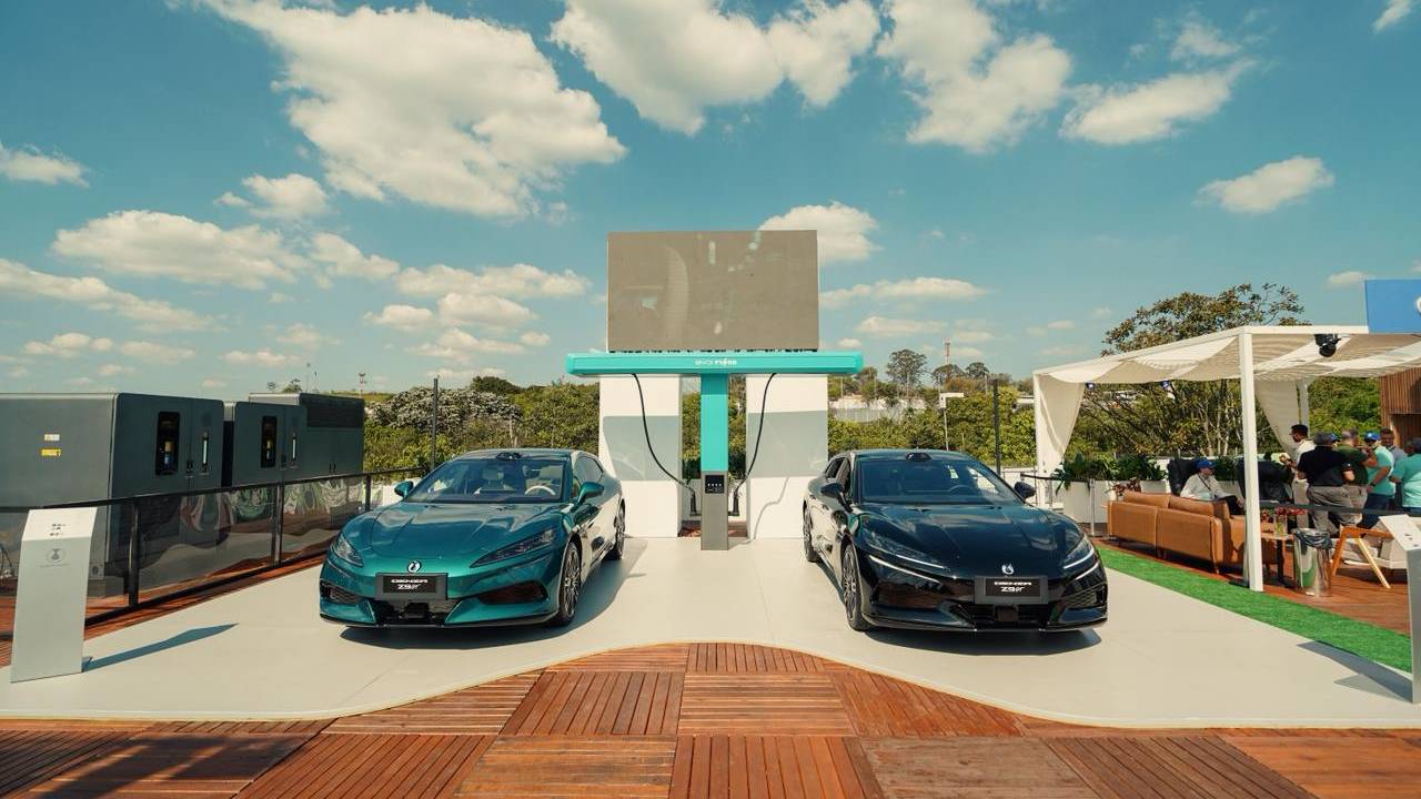 BYD vai instalar 1.000 carregadores ultrarrápidos no Brasil até 2027: conheça o Flash Charging