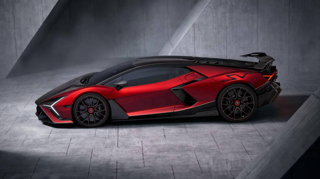 Lamborghini Revuelto SV: motores elétricos 'envenenados' elevam potência a 1.065 cv ao lado do V12