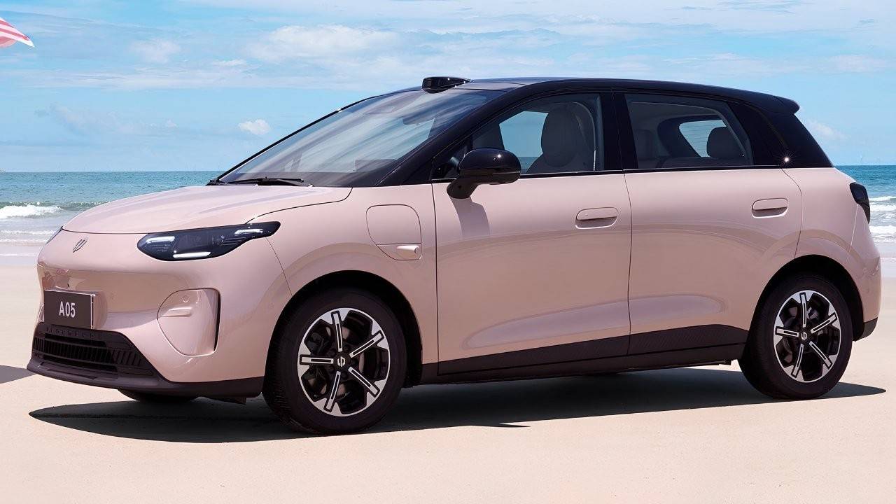 Leapmotor A05: elétrico estreia na China com preço inferior ao Geely EX2 e já roda em testes no Brasil