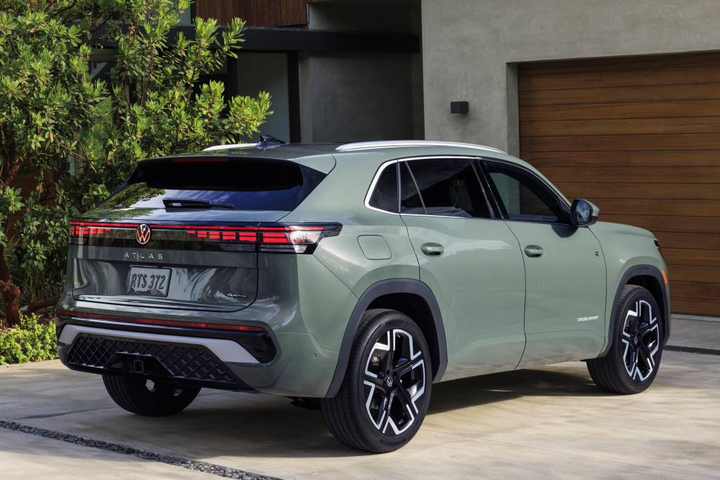 Novo VW Atlas Cross Sport 2027 adota telas gigantes e motor 2.0 turbo mais potente