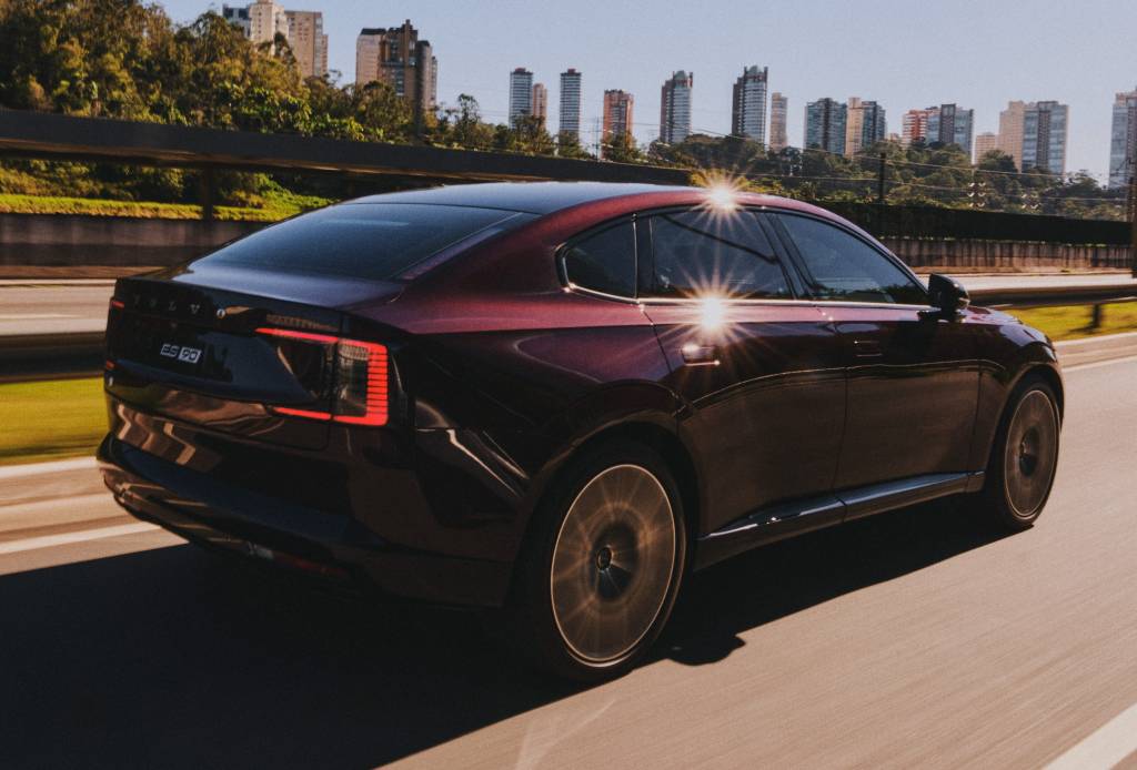 Teste: Volvo ES90 é o sedã elétrico de luxo que desafia o domínio dos SUVs no Brasil
