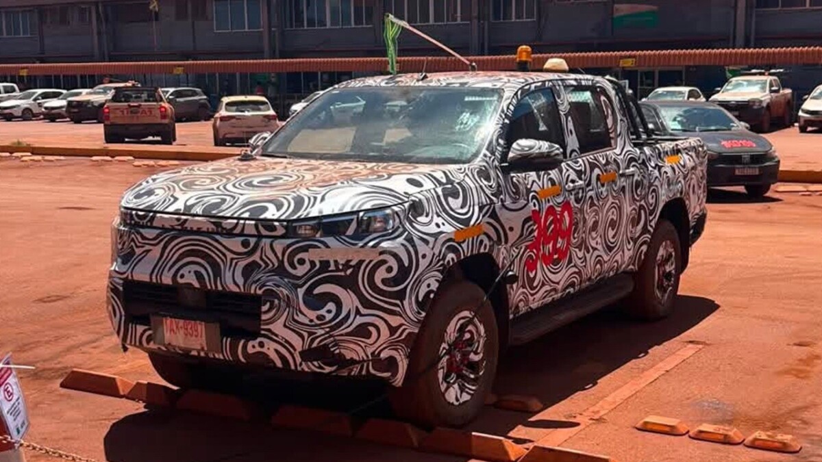 Toyota Hilux elétrica é flagrada em testes no Brasil antes do lançamento previsto para 2027