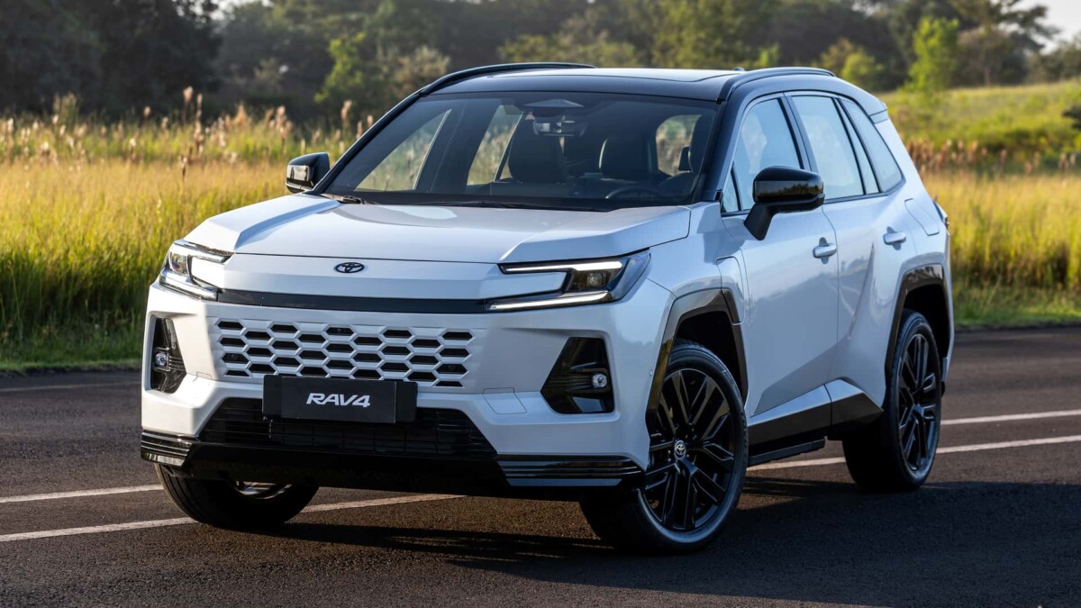 Toyota RAV4 PHEV retorna ao Brasil com 329 cv e mantém preço de 2024