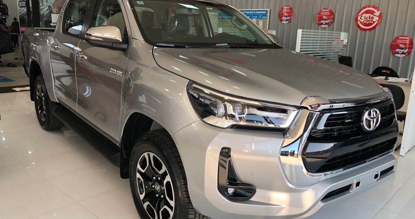 Toyota Hilux fica mais barata com desconto de R$ 44.700 antes da nova geração chegar