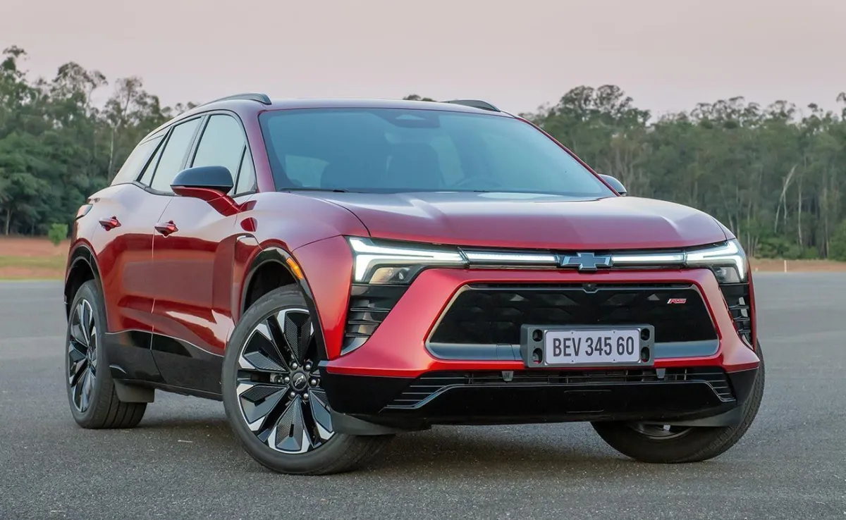 Chevrolet Blazer EV chega a ter R$ 138 mil de desconto antes de receber nova versão no Brasil