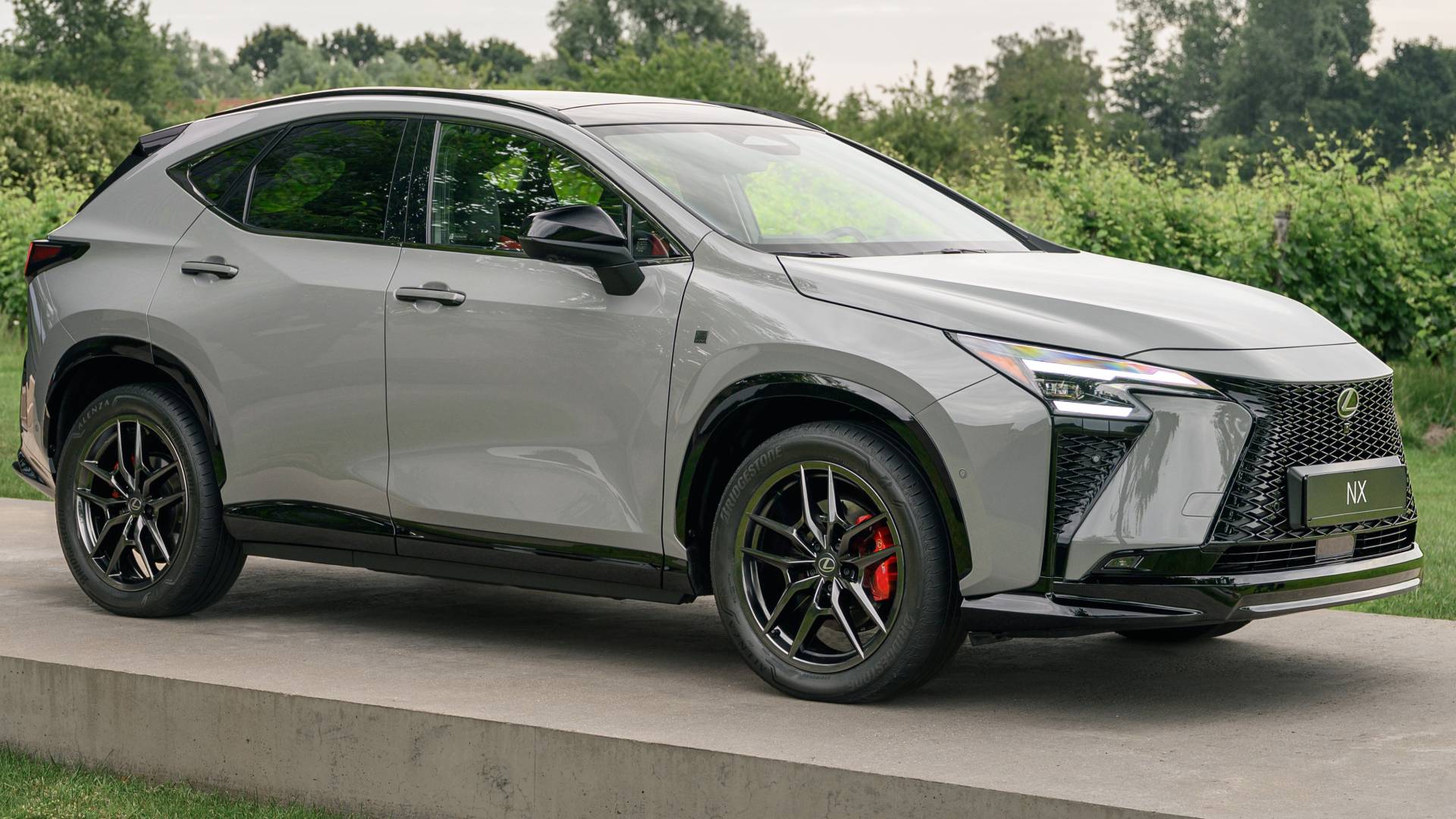 Lexus NX 2027: SUV híbrido plug-in ganha bateria maior, mais potência e recarga rápida DC