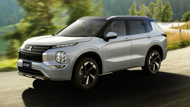 Mitsubishi Outlander 2028: quinta geração terá sistema híbrido com quatro motores elétricos