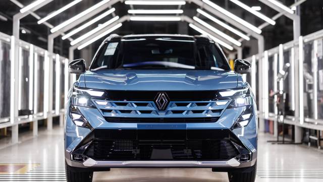 Renault prepara dois SUVs híbridos para o Brasil em 2027: Arkana e modelo com tração 4×4