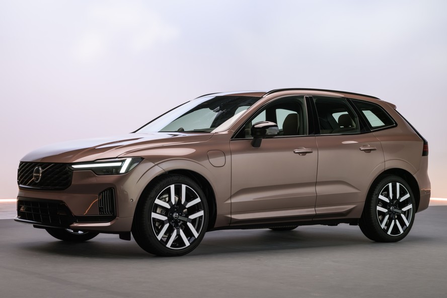 Volvo XC60 e XC90 ganham bateria maior, autonomia elétrica ampliada e tanque pressurizado