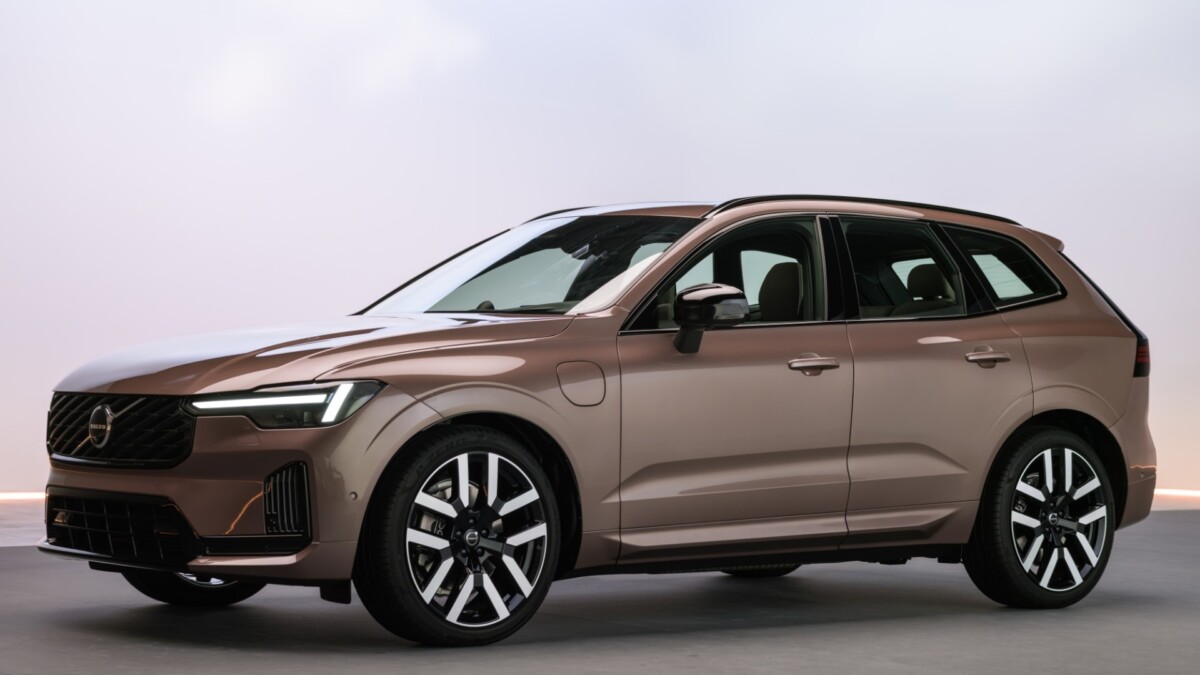Volvo XC60 e XC90 ganham bateria maior, autonomia elétrica ampliada e tanque pressurizado para ‘conservar’ gasolina; entenda