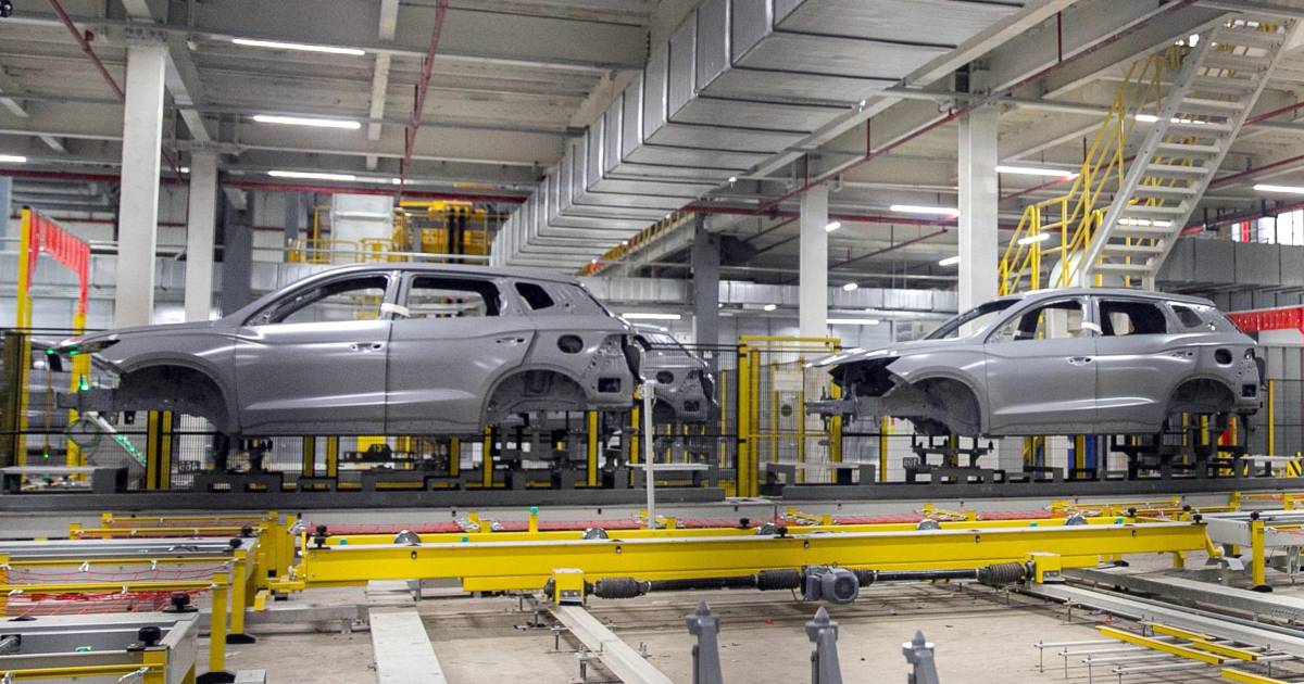 BYD Camaçari: fábrica na Bahia avança em soldagem e pintura, mas carros 100% nacionais só chegam em 2027