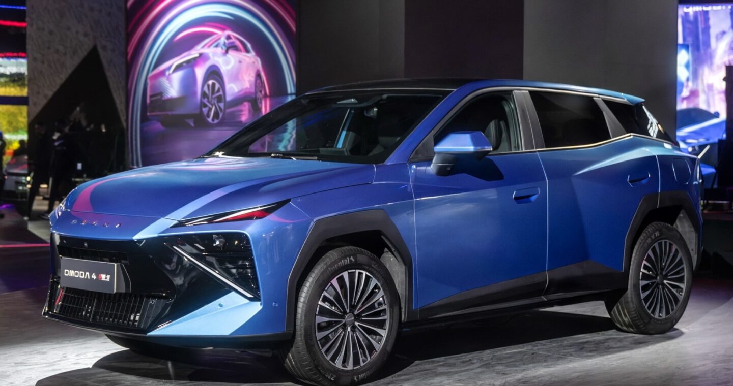Omoda 4: primeiro SUV híbrido flex da marca chinesa chega ao Brasil em 2027