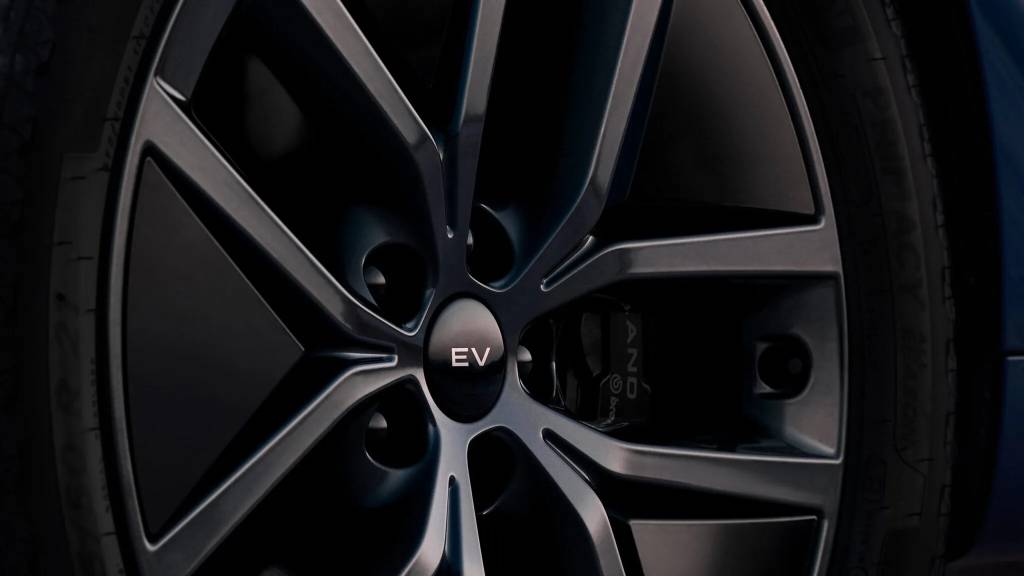 Range Rover Sport elétrico chega com potência de V8 e recarga ultrarrápida em 22 minutos
